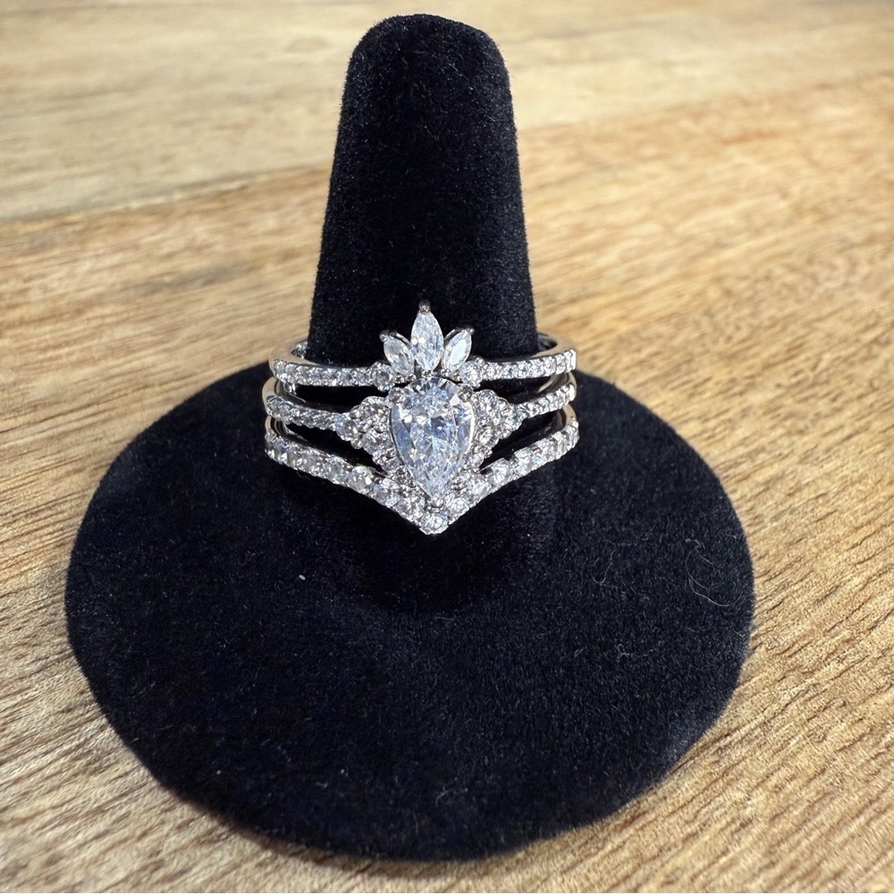 Modern Gents Delilah Pear Cut Engagement Ring Set + Zoey Chevron Band, Size 11